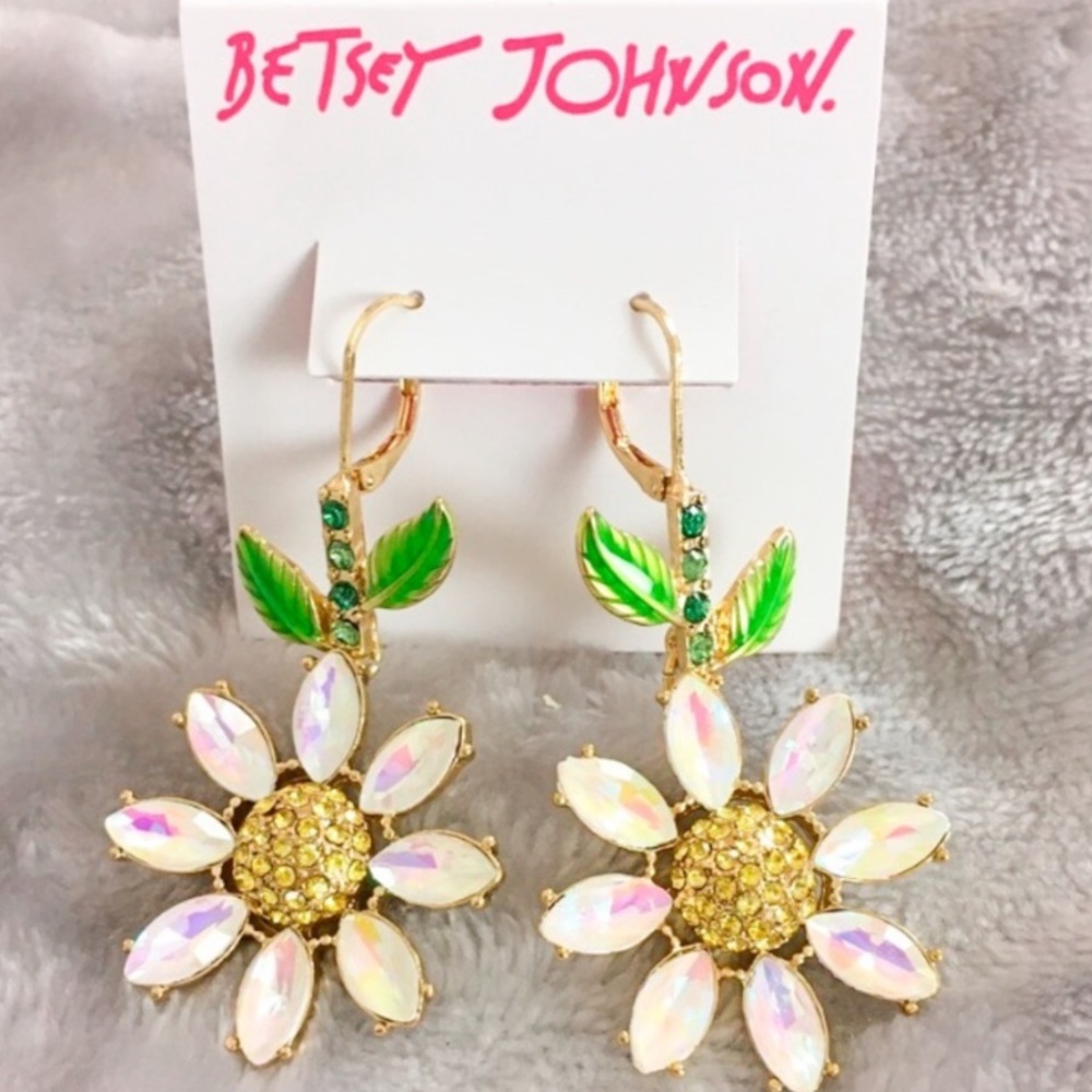 Betsey Johnson Gold Daisy Earrings w. Iridescent Petals & Green Enamel Leaves